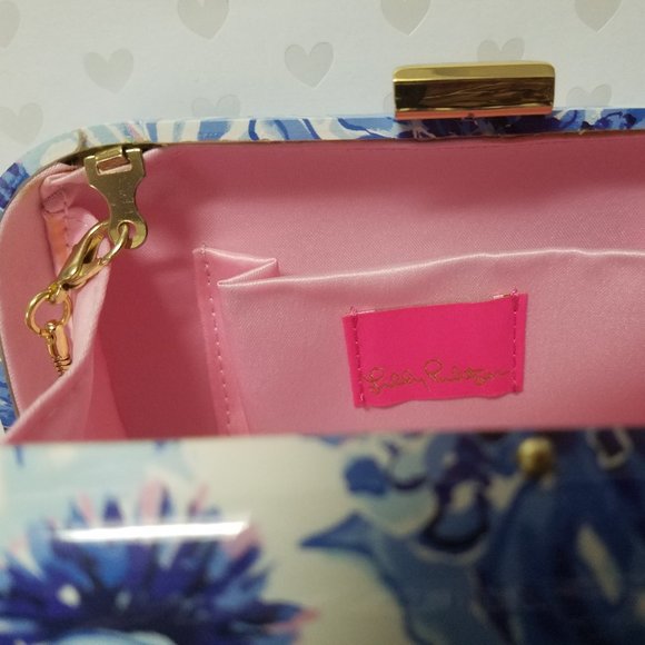 Vintage Lilly Pulitzer Diamond Jubilee Lucite Clutch Pill Box with Blue Flowers - Picture 5 of 6